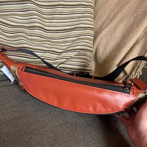 Authentic COACH Leather/Signature coated canvas Peanut Disney beltbag UNISEX - Picture 12 of 13